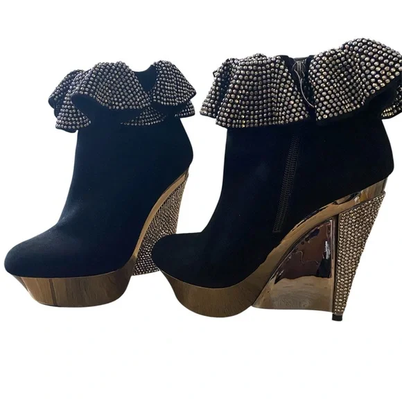 Elegant Black Lady Couture Ankle Boots with Studded Cuff - Picture 5 of 11